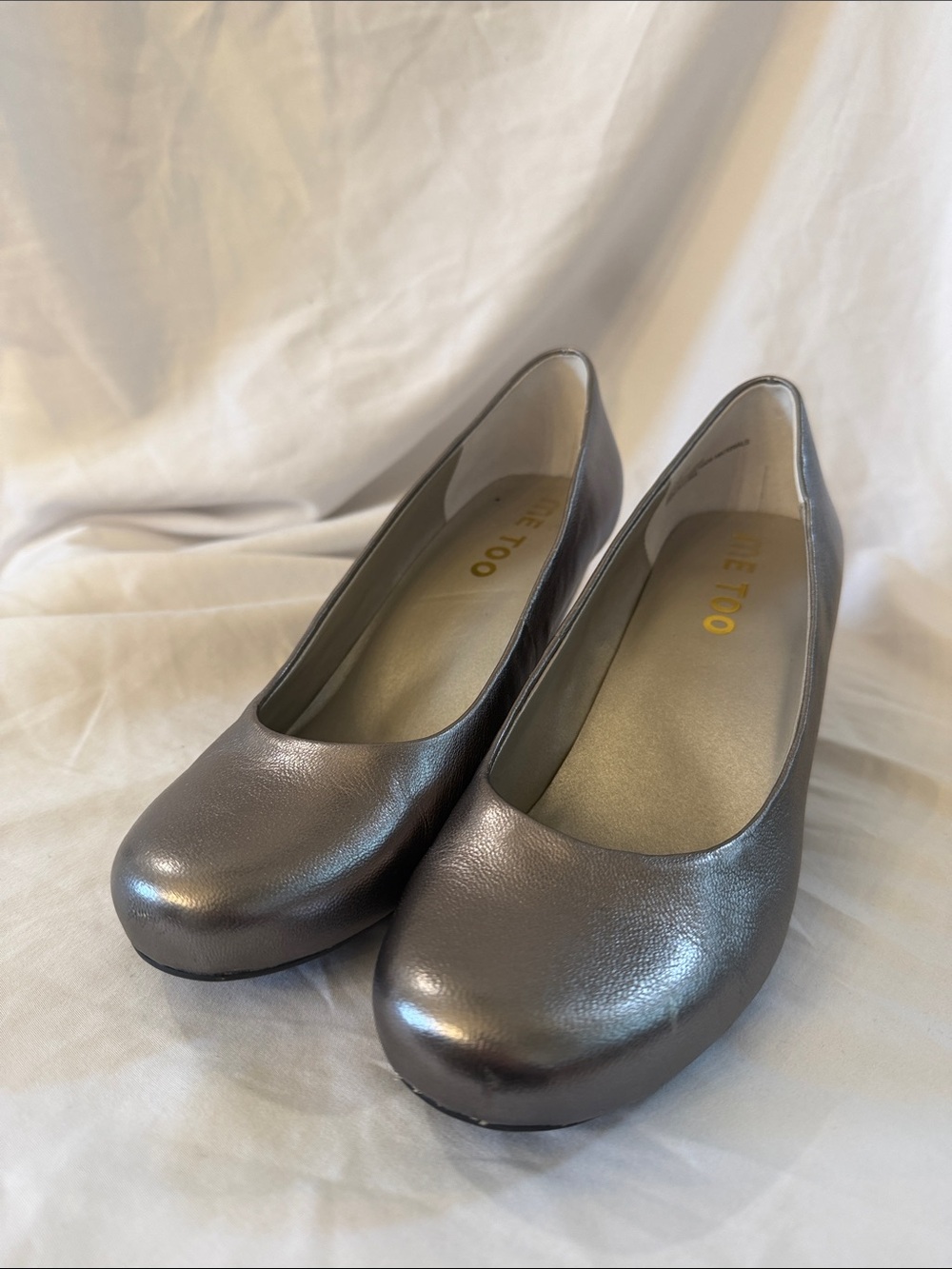 me too Metallic Pewter Round-Toe Heels